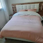 Neuf Et Climatise, 6 Personnes, A 150m De La Apartment
