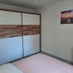 Neuf Et Climatise, 6 Personnes, A 150m De La Apartment Vias