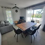 Neuf Et Climatise, 6 Personnes, A 150m De La Apartment *