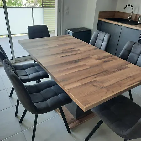 Neuf Et Climatise, 6 Personnes, A 150m De La Apartment *