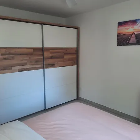 Neuf Et Climatise, 6 Personnes, A 150m De La Apartament Vias