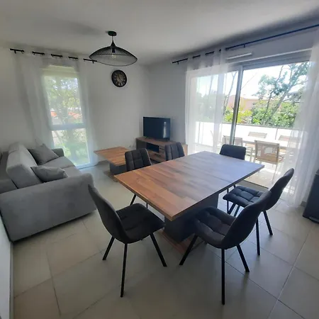 Neuf Et Climatise, 6 Personnes, A 150m De La Appartement *