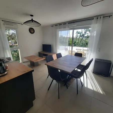 Neuf Et Climatise, 6 Personnes, A 150m De La Apartment