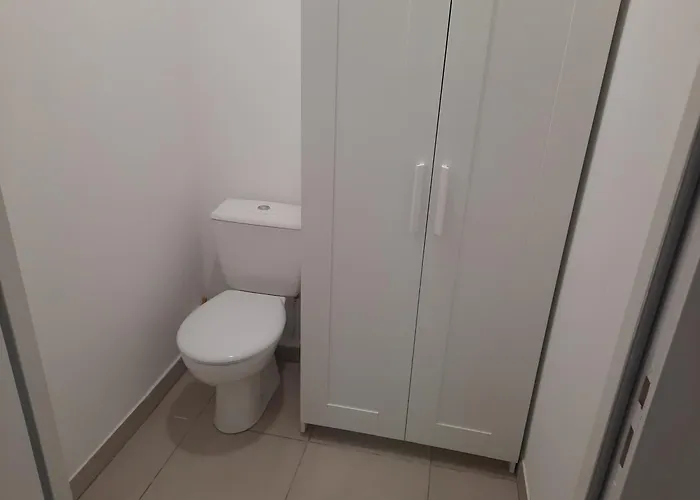 Neuf Et Climatise, 6 Personnes, A 150m De La * 비아스